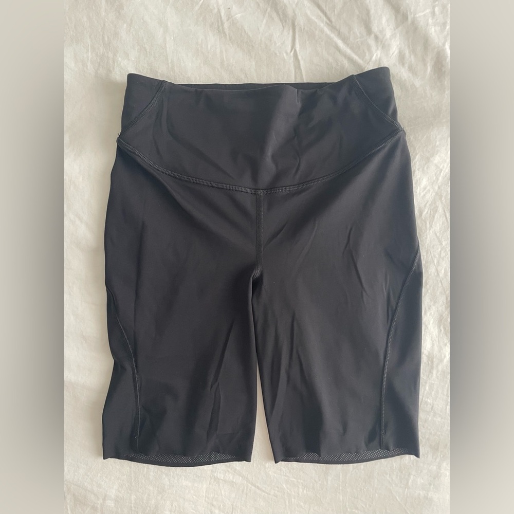 Lululemon Women's Black Biker Shorts w/ Grip - Picture 4 of 6